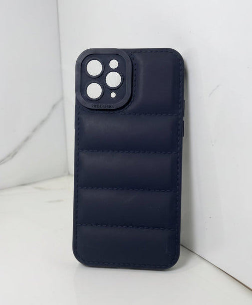 RELIEVE NEGRO - iPhone 11 Pro / 11 Pro Max / 12 Pro / 12 Pro Max / 13 Pro / 14 Pro / 14 Pro Max / 15 Plus / 15 Pro / 16 Plus